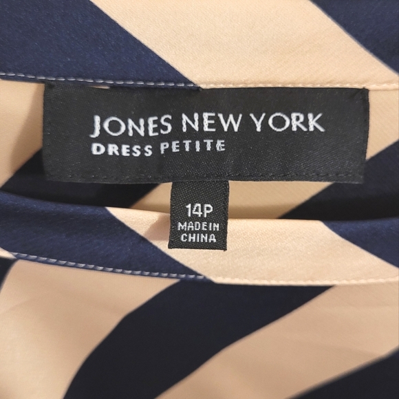 Jones New York Dress, petite - Picture 6 of 8